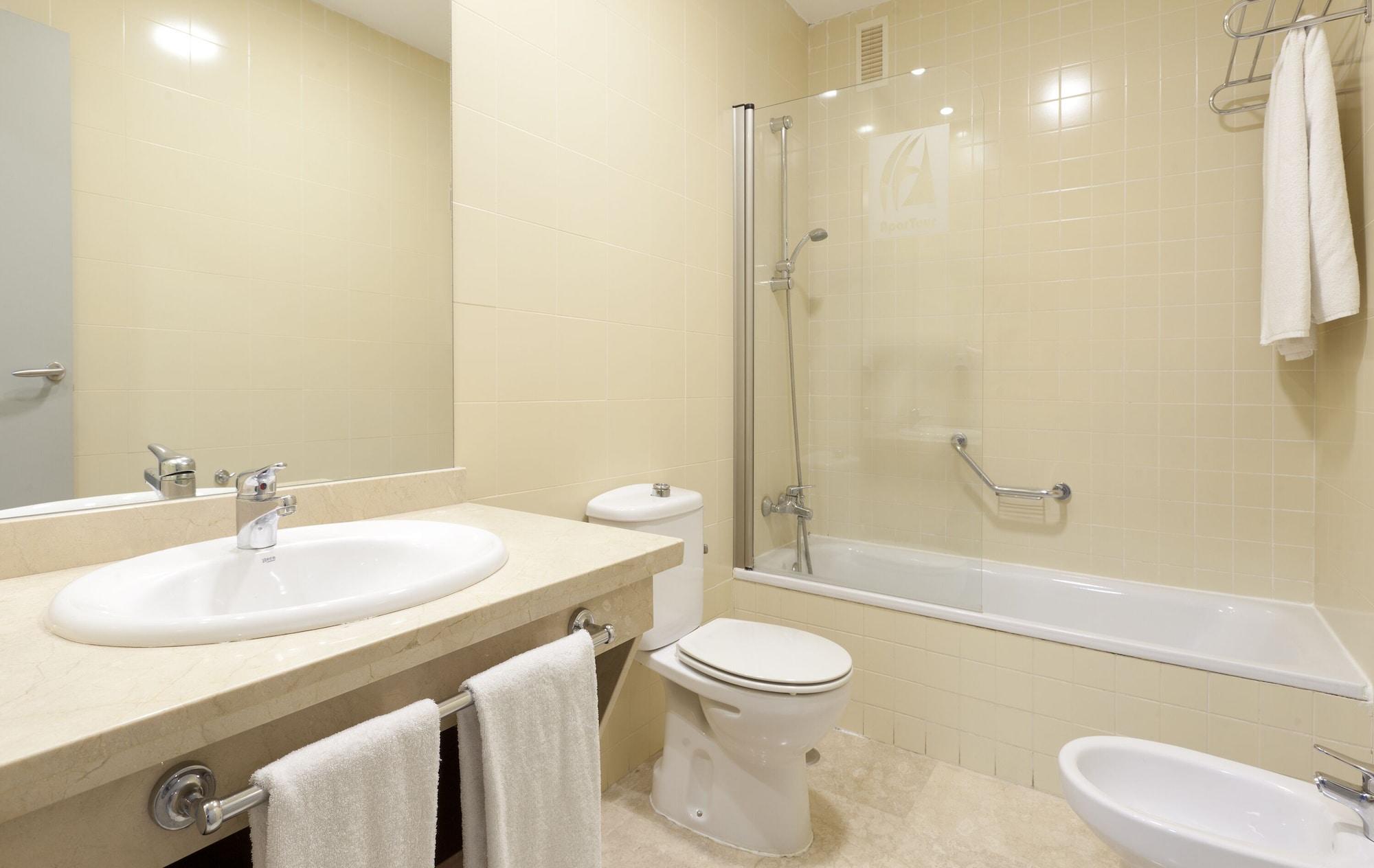 Apartamentos Vertice Sevilla Aljarafe Bormujos Exteriör bild