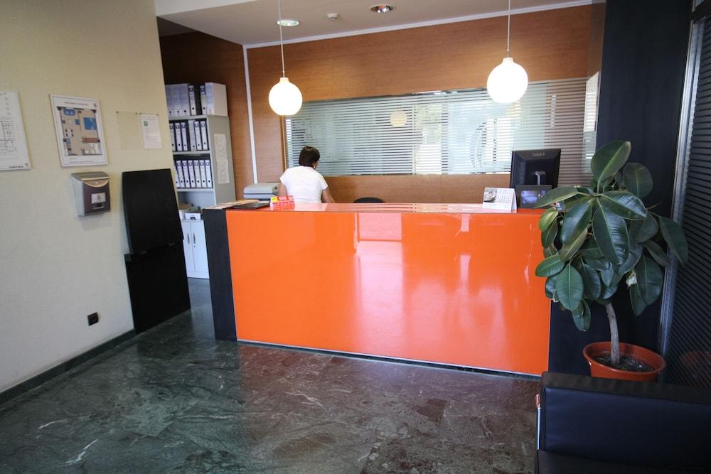 Apartamentos Vertice Sevilla Aljarafe Bormujos Exteriör bild