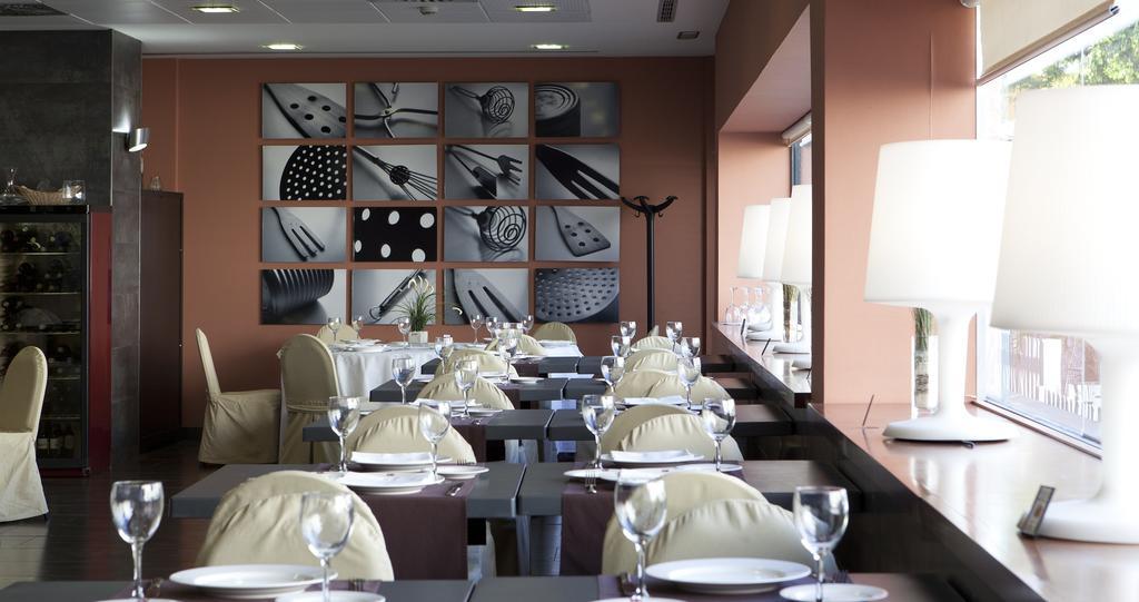 Apartamentos Vertice Sevilla Aljarafe Bormujos Exteriör bild