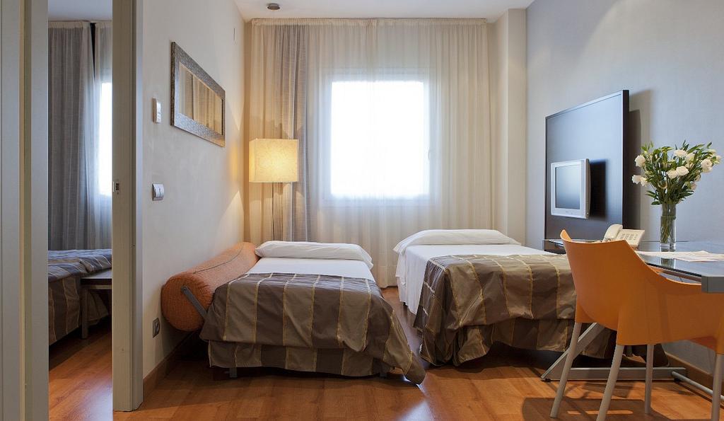 Apartamentos Vertice Sevilla Aljarafe Bormujos Exteriör bild