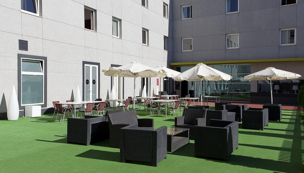 Apartamentos Vertice Sevilla Aljarafe Bormujos Exteriör bild