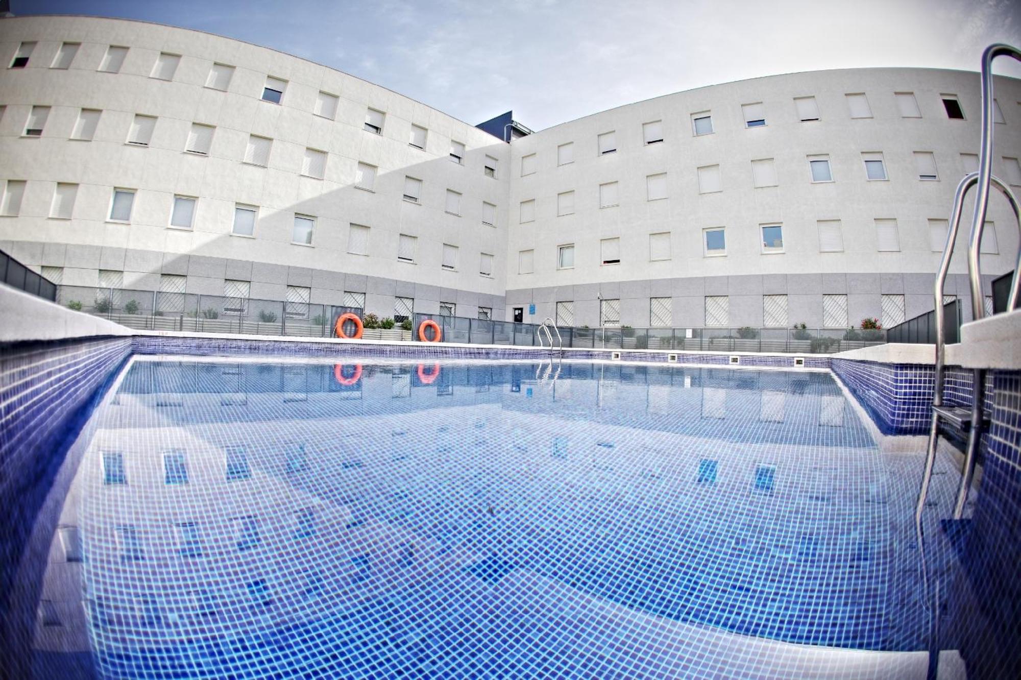 Apartamentos Vertice Sevilla Aljarafe Bormujos Exteriör bild