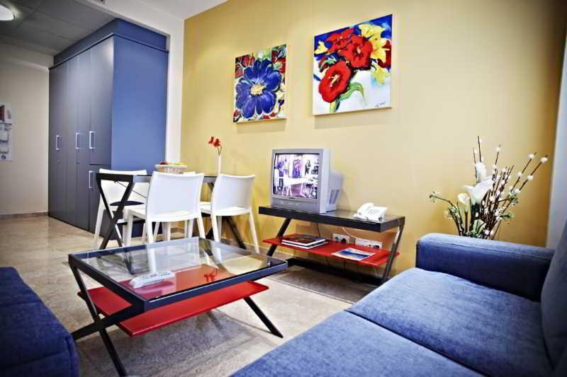 Apartamentos Vertice Sevilla Aljarafe Bormujos Rum bild