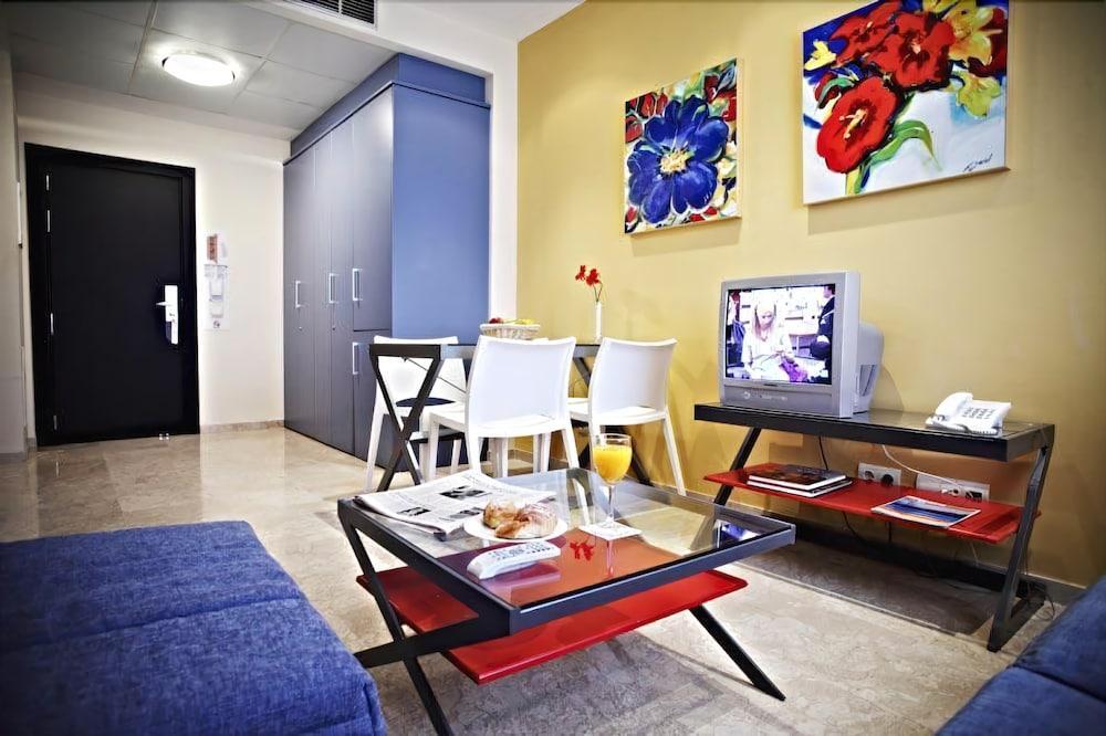 Apartamentos Vertice Sevilla Aljarafe Bormujos Exteriör bild
